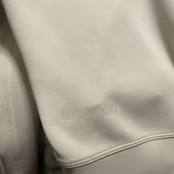 Lululemon Softstreme Perfectly Oversized Cropped Crew - Picture 9 of 12